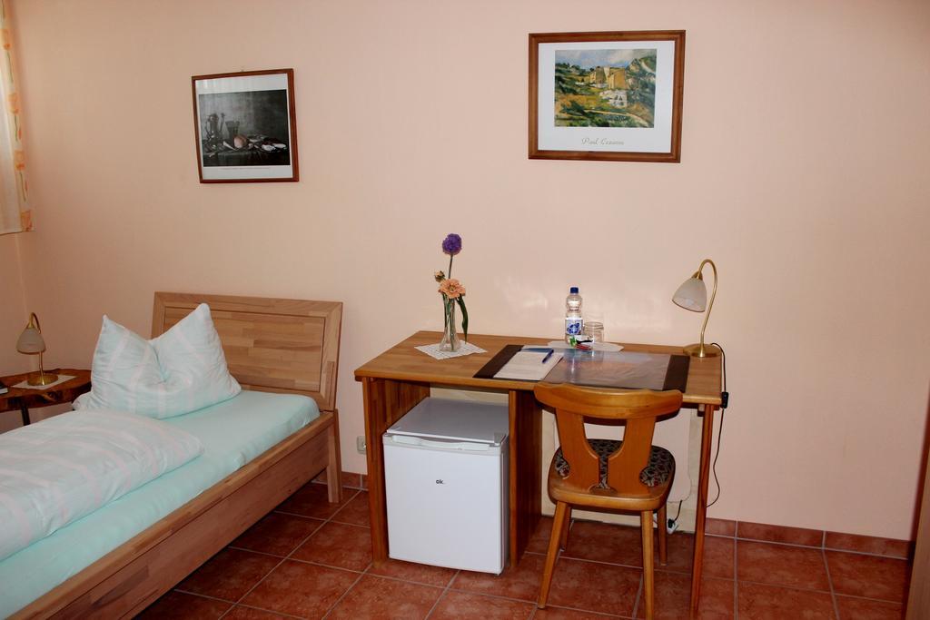 Hotel Pfaelzer Stuben à Landstuhl Extérieur photo