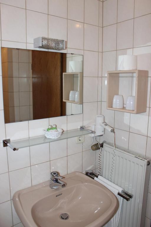 Hotel Pfaelzer Stuben à Landstuhl Extérieur photo