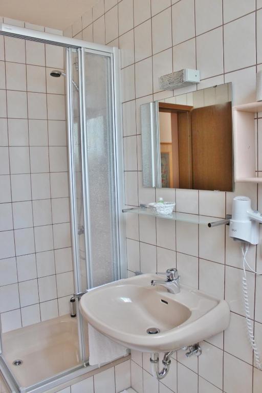 Hotel Pfaelzer Stuben à Landstuhl Extérieur photo